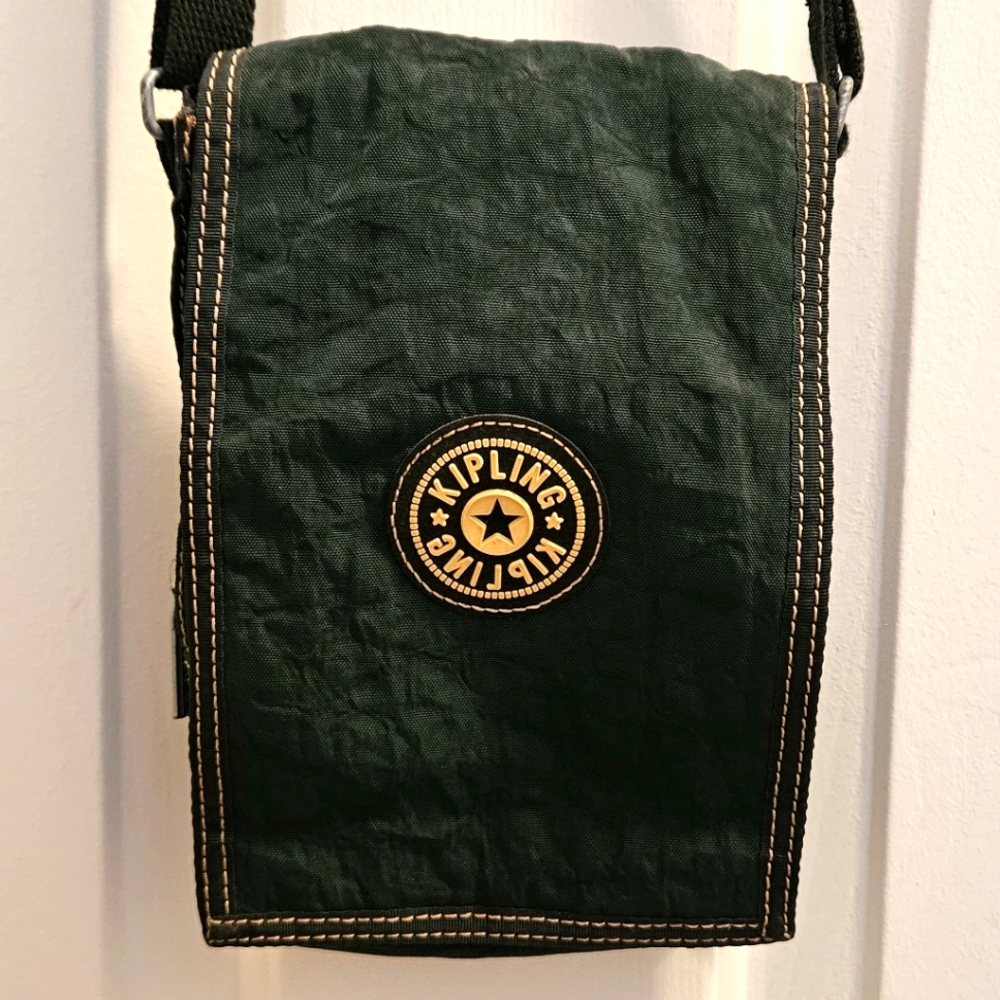 Vintage Kipling crossbody in Dark Green with belt loop and card holder